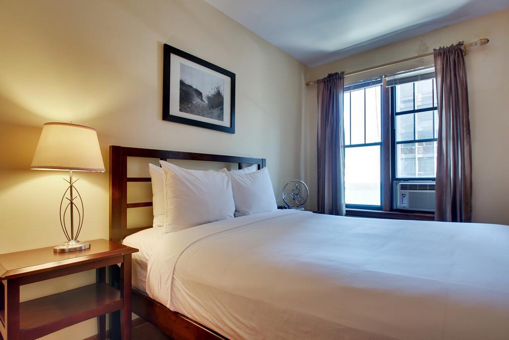 Dewitt Hotel And Suites Chicago Room photo